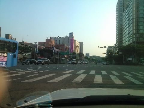 ▲ 20일 오전 트위터에는 택시업계의 전면 파업으로 인해 평소보다 한적한 도로 상황을 전하는 사진들이 올라오고 있다. (출처: 트위터 아이디 @Sooya**)