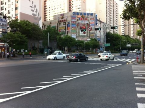 ▲ 20일 오전 트위터에는 택시업계의 전면 파업으로 인해 평소보다 한적한 도로 상황을 전하는 사진들이 올라오고 있다. (출처: 트위터 아이디 @ilgur**) 