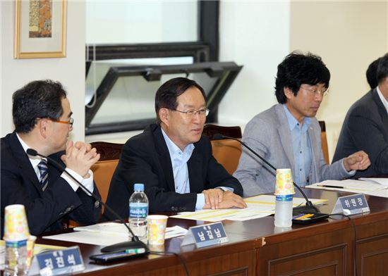 지난 20일 서울서 열린 조달행정발전위원회 회의 모습