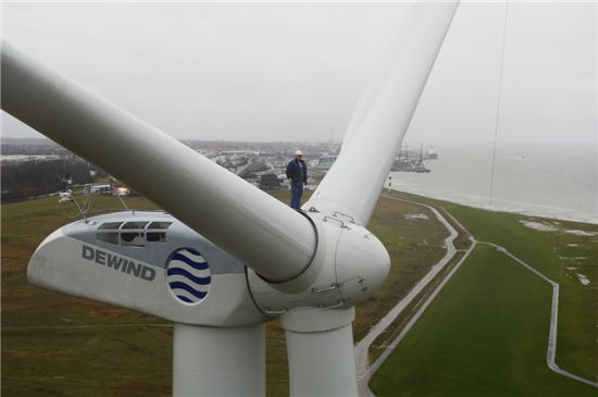 ▲대우조선해양이 2009년 8월 인수한 미국 풍력업체 드윈드의 풍력발전기