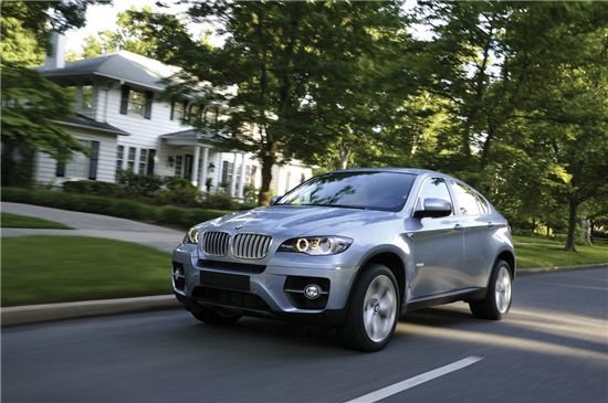 [SUV'용쟁호투' '바캉스로드'점령]갖고 싶은 모델 “BMW X6·기아 모하비’ 이용자 65% “외산차로 갈아타고 싶다”