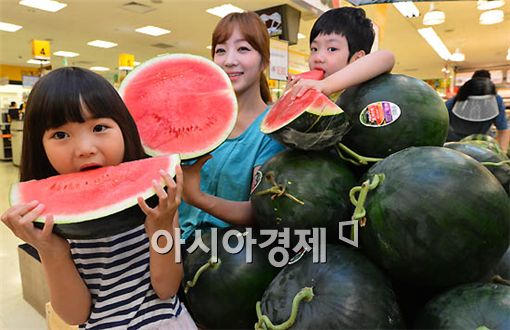 [포토] 이마트, 흑피수박 선보여