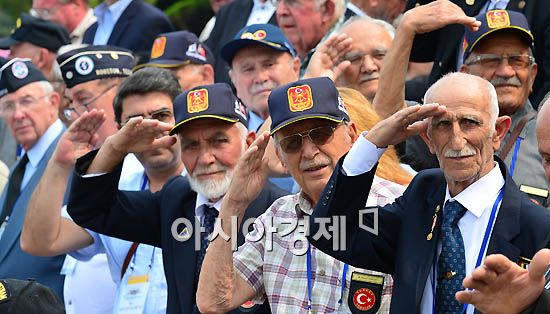 [포토] 참전용사들의 힘찬 경례