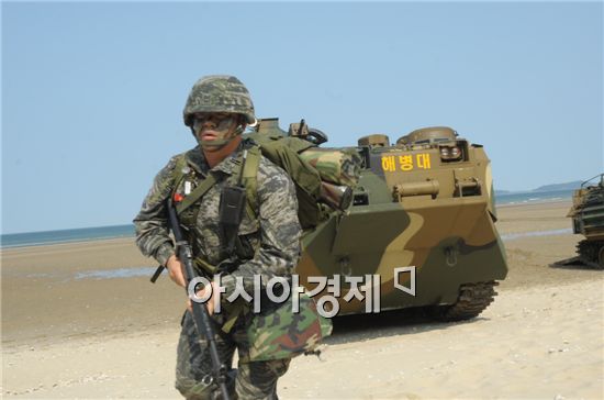 해병대의 해안양륙 군수지원훈련
