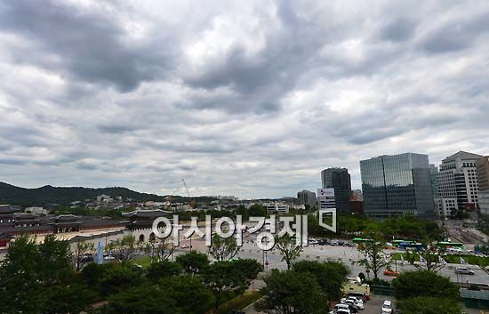 [포토] 먹구름 잔뜩 낀 서울하늘