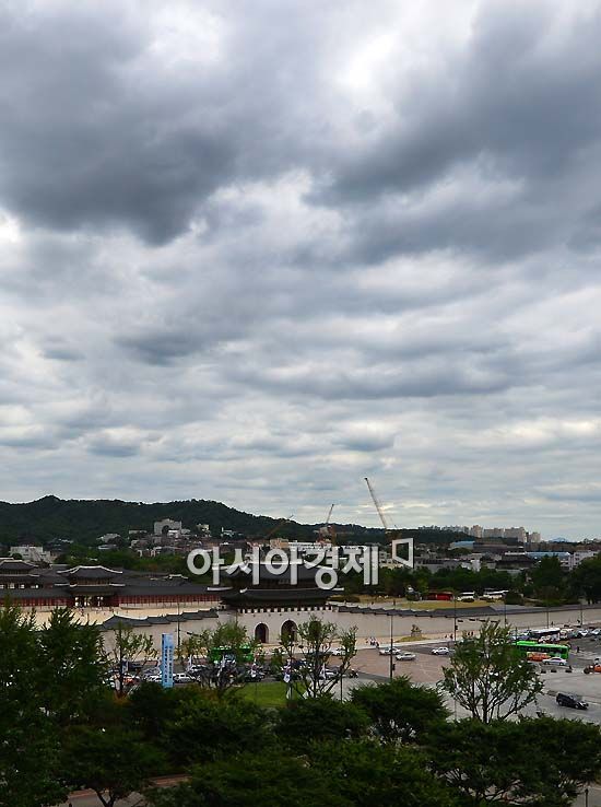 [포토] 먹구름 드리운 서울하늘