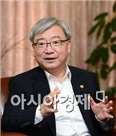 김석동 금융위원장 "우리금융 내놓으면 시장서 소화 가능"