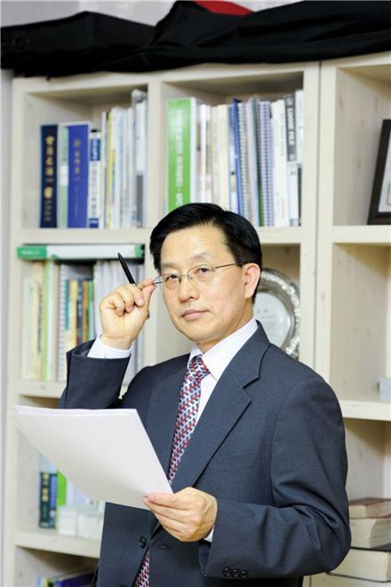 [당당한 인생2막 50+]“서로가 이기는 분쟁해결을 위해 ‘네고시에이터’ 영화같은 삶을 살죠”