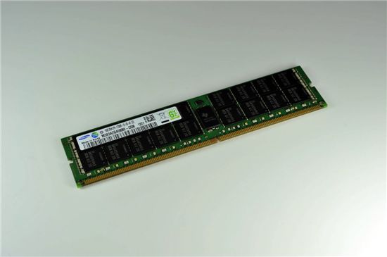 삼성전자, 세계 최초 16GB DDR4 서버 모듈 출시