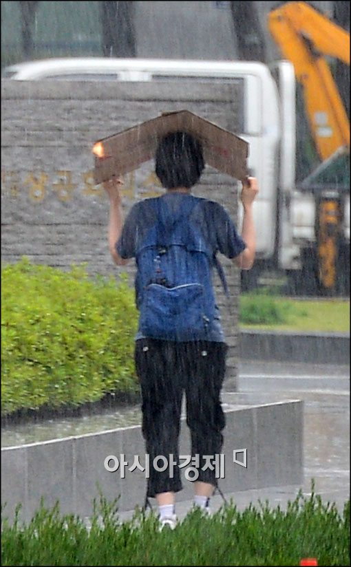 [포토]우산이 없는 난감한 상황
