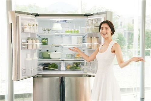 삼성전자가 900리터급 양문형 냉장고를 선보였다. 