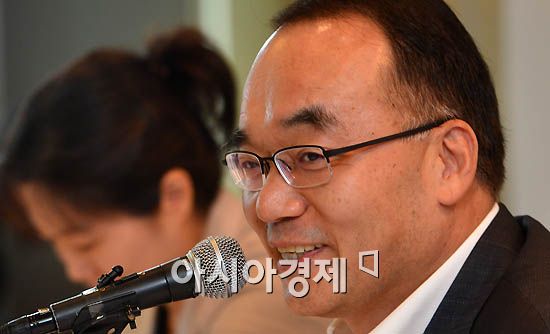 [포토] 인사말 하는 박재완