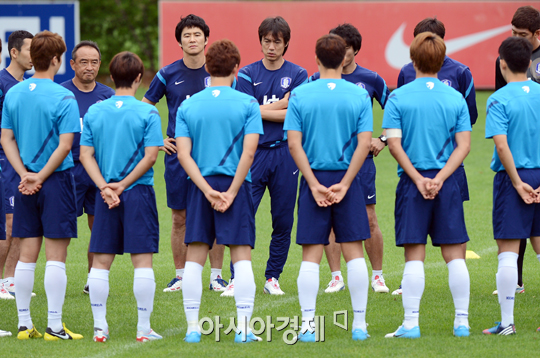 [포토] 홍명보 감독 '올스타전에서의 내 플레이 봤지?'