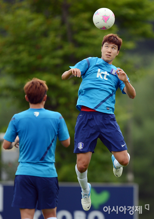 [포토] 헤딩 훈련하는 김현성