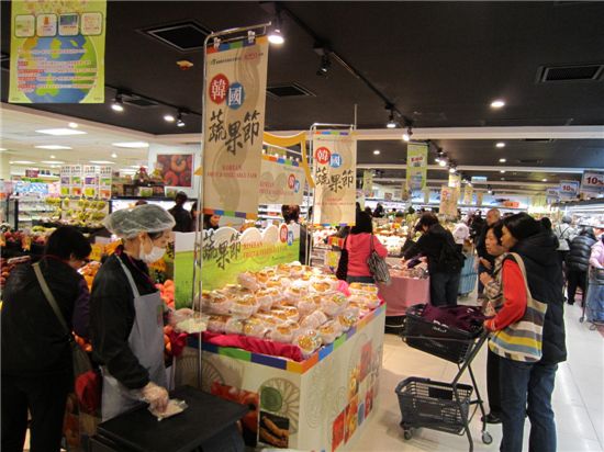 홍콩 내 최대 대형할인매장 저스코에서 열린 한국산 제품 판촉행사 모습