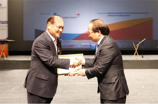 기옥 금호건설 총괄사장, 베트남 휘장 수상