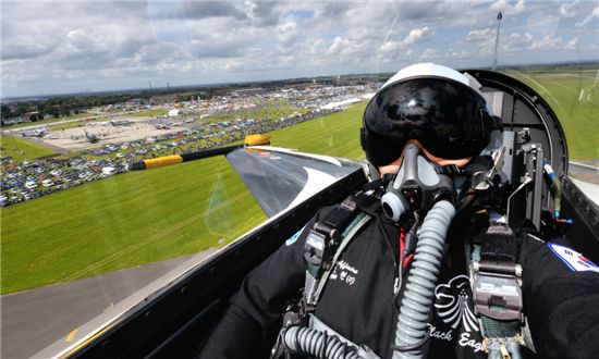 저 태극마크가 하늘의 곡예사