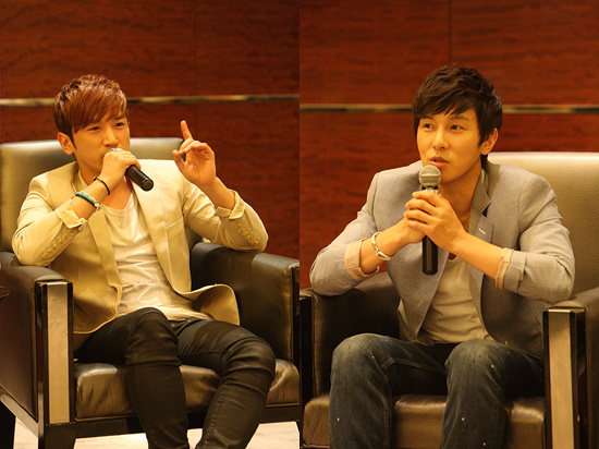Shinhwa's Lee Min-woo (left) and Kim Dong-wan (right) [Shinhwa Company]