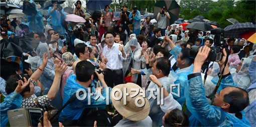 [포토]지지자들과 신난 김태호 의원