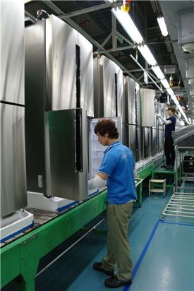삼성전자 광주사업장 T9000 냉장고 생산라인 작업현장
