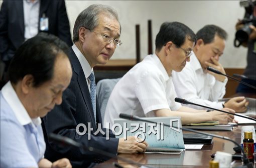 [포토]경제장관회의 참석한 박태호 통상교섭본부장