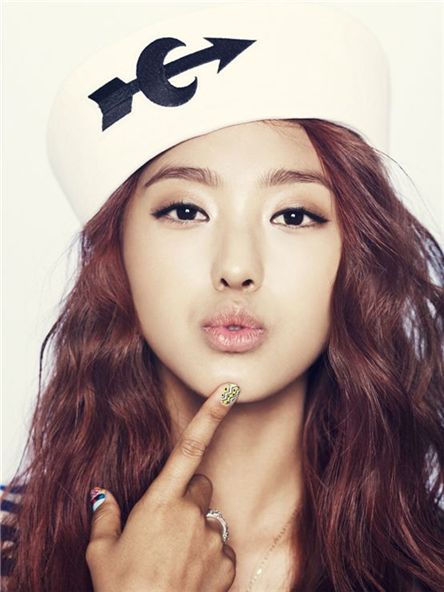 SISTAR's Bora to appear on variety show "2 Days and 1 Night" 