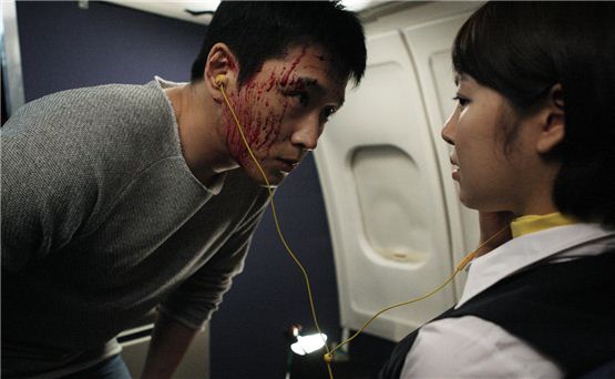 A still cut of Jin Tae-hyun (left) in "Endless Flight" [Lotte Entertainment]