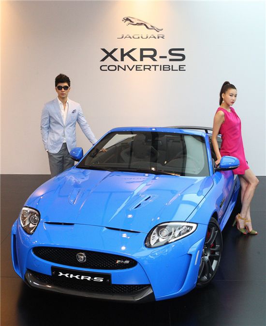 제로백 4.4초..‘재규어 XKR-S 컨버터블’ 출시