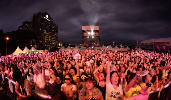 Crowed at the 2012 Green Groove Festival in Daechon, South Korea on July 21 [10Asia/ Kim Min-yong]