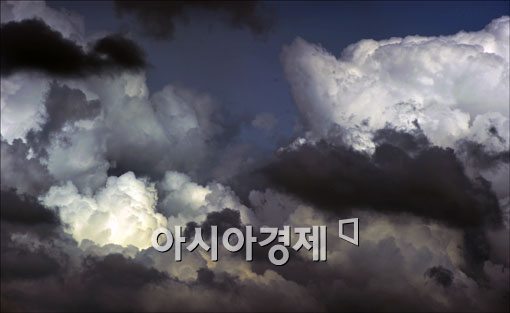 [포토]몰려오는 먹구름