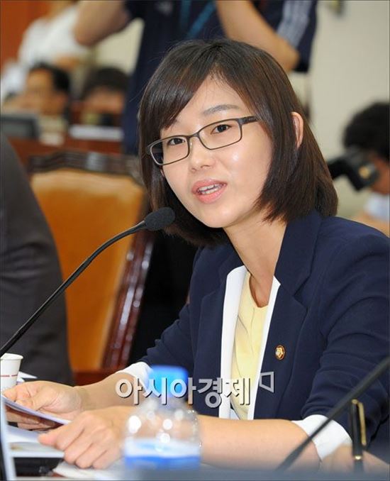 [포토]질문하는 김재연 의원