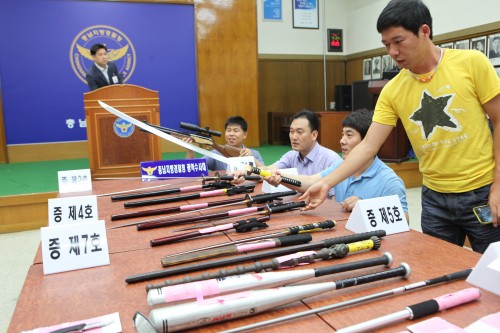 충남지방경찰청이 압수한 '당진식구파' 관련증거물들