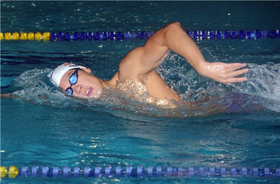 '마린보이' 박태환이 지난해 12월 28일 한국체대 수영장에서 열린 공개훈련에서 역영하는 모습.