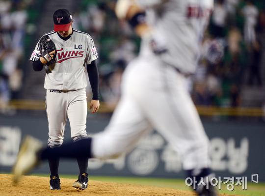 [포토] 고개 떨군 이승우 '홈런을 허용하다니'