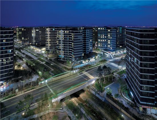 예술작품 같은 디자인..자연친화적 조경