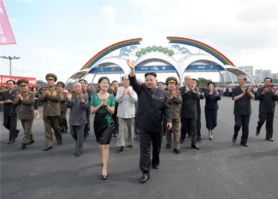 北 리설주 숙청설까지…"김정은, 새신부 간택 나섰다"