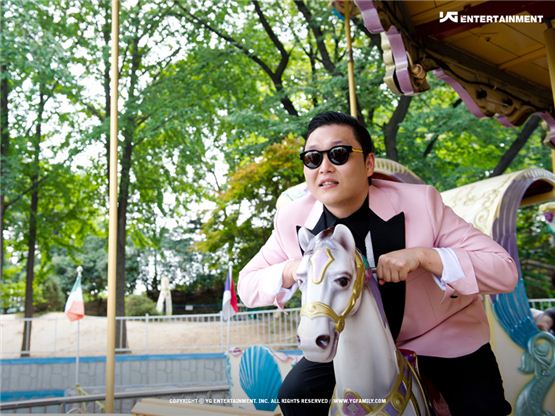 PSY rules Gaon chart with "Six Rules, Part. 1," holding off BEAST, 2NE1