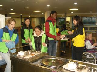 서울 외국인 자원봉사자, 노인요양센터서 봉사활동