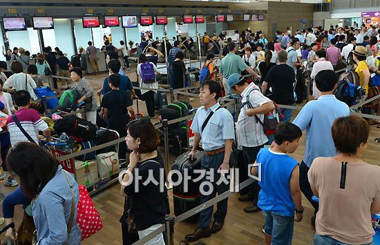 [포토]인천공항은 휴가객으로 가득