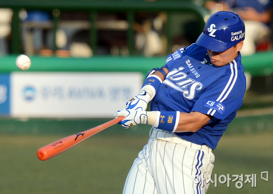 [포토] 이승엽 '힘껏 휘둘렀는데'