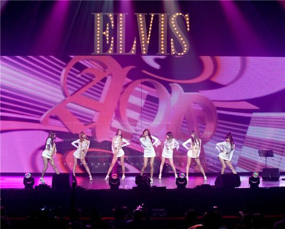 [PHOTO] New girl group AOA performs at debut showcase 