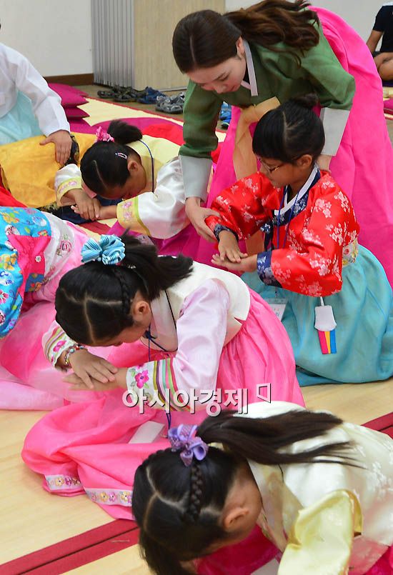 [포토]절은 이렇게 해야지