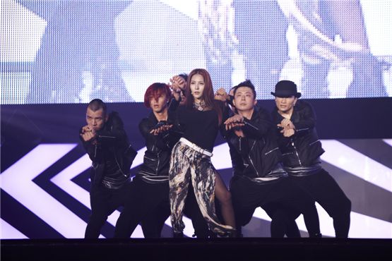 Singer BoA performs to "Only One," the title tune off her seventh full-length album of the same name, at "SMTOWN LIVE WORLD TOUR III" held at the Tokyo Dome in Tokyo, Japan between August 4 and 5, 2012. [SM Entertainment]