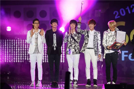 B1A4 members CNU (left), Gongchan (second to left), Sandeul (center), Jinyoung (seond to right), Baro (right) wave to fans held during the 2012 Asia Song Festival at The Expo 2012 Yeosu Korea Jeolla Province on August 4, 2012. [KOFICE]