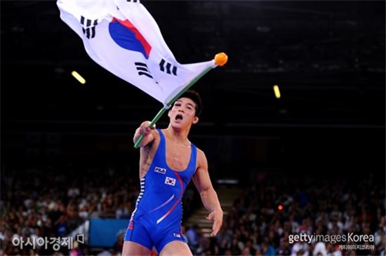 김현우·류한수, 레슬링 세계선수권 14년 恨 풀다