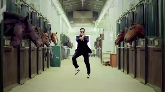 싸이의 ‘강남스타일’은 뮤직비디오를 통해 전세계적으로 퍼져나갈 수 있었다.
