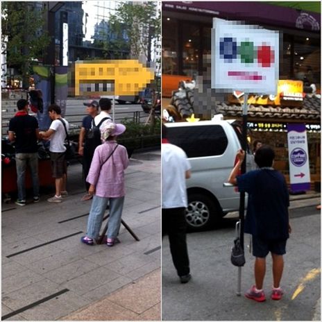 ▲ 강남역 일대에는 김씨처럼 '펫말 알바'를 하는 고령자들을 쉽게 볼 수 있다. 