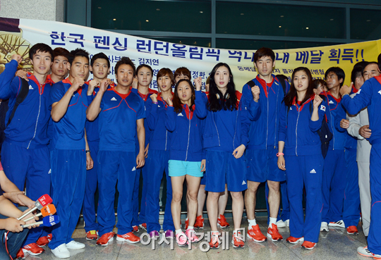 [포토] 펜싱 대표팀 귀국