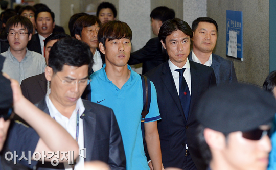 [포토] 귀국하는 박주영과 홍명보 감독