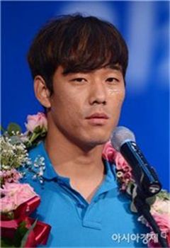 박주영 선수가 세월호 참사 희생자들을 위해 1억원을 기부했다.